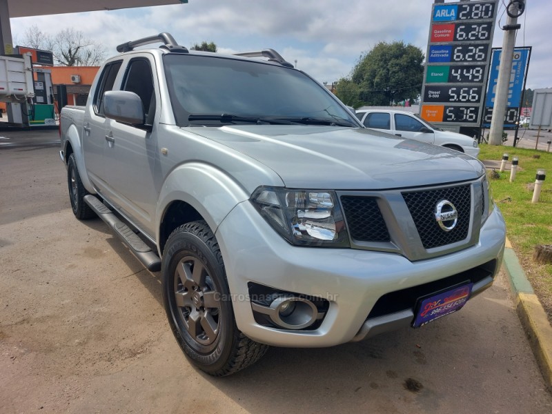 FRONTIER 2.5 SV ATTACK 4X4 CD TURBO ELETRONIC DIESEL 4P AUTOMÁTICO - 2015 - PORTãO