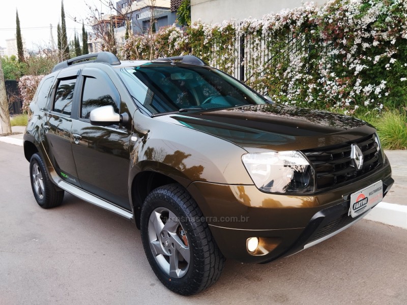 DUSTER 2.0 TECH ROAD 4X2 16V FLEX 4P AUTOMÁTICO - 2015 - FARROUPILHA