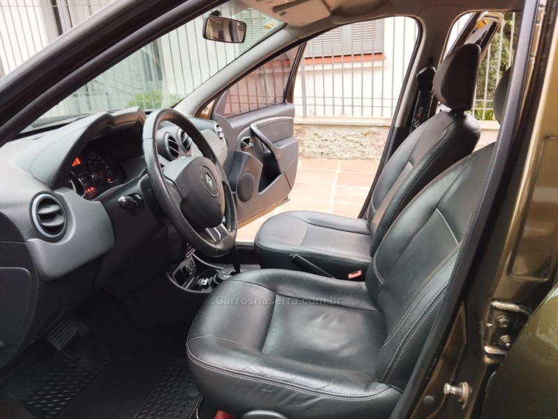 DUSTER 2.0 TECH ROAD 4X2 16V FLEX 4P AUTOMÁTICO - 2015 - FARROUPILHA