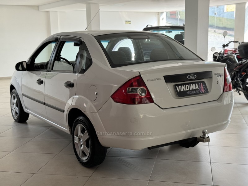 FIESTA 1.0 MPI STREET SEDAN 8V GASOLINA 4P MANUAL - 2005 - FLORES DA CUNHA