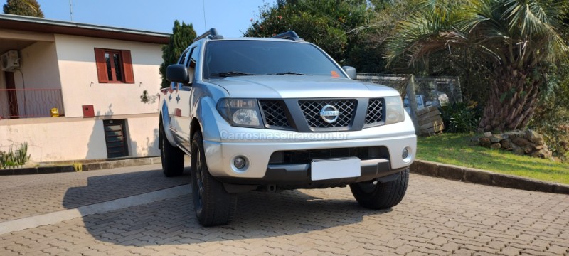 frontier 2.5 sl 4x4 cd turbo eletronic diesel 4p automatico 2013 nova prata