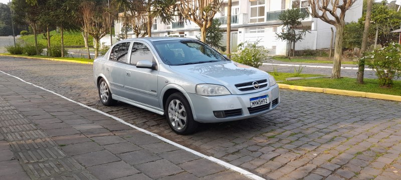 ASTRA 2.0 MPFI ADVANTAGE PLUS 8V FLEX 4P MANUAL - 2011 - FARROUPILHA