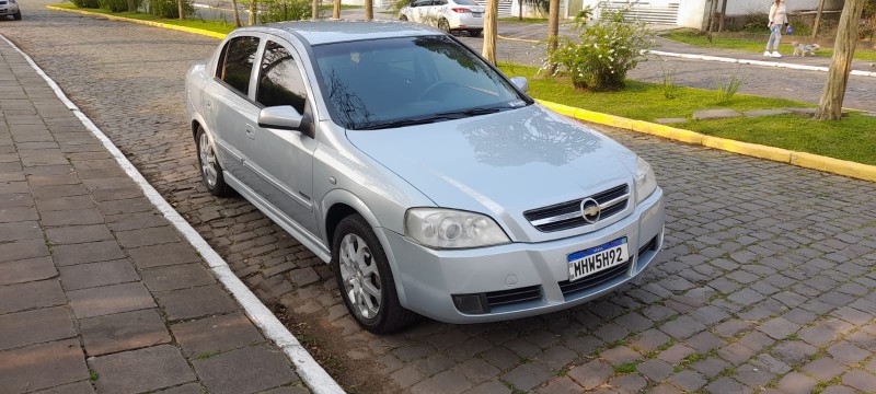 ASTRA 2.0 MPFI ADVANTAGE PLUS 8V FLEX 4P MANUAL - 2011 - FARROUPILHA