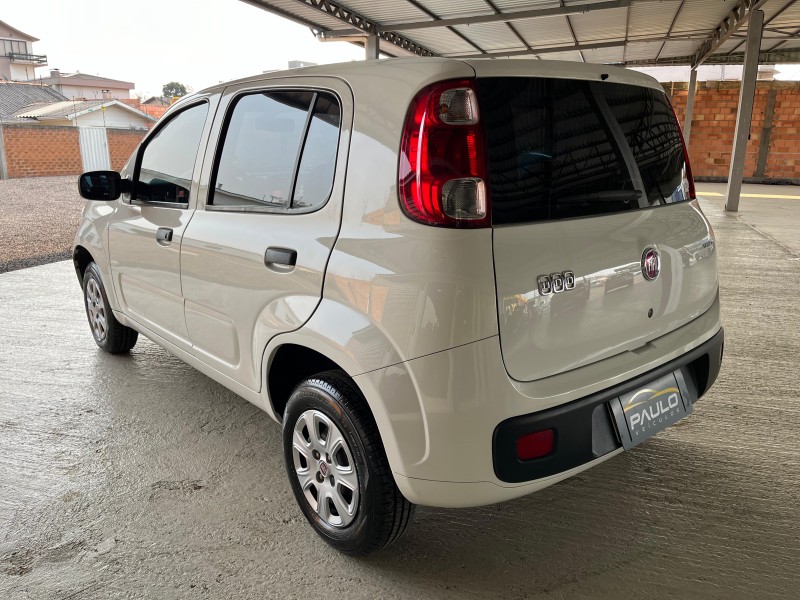 UNO 1.0 EVO VIVACE 8V FLEX 4P MANUAL - 2014 - VACARIA