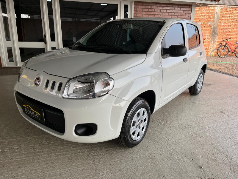 UNO 1.0 EVO VIVACE 8V FLEX 4P MANUAL - 2014 - VACARIA