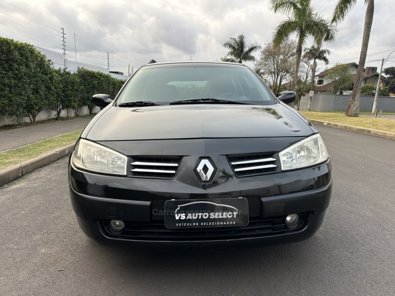 MÉGANE 1.6 DYNAMIQUE GRAND TOUR 16V FLEX 4P MANUAL - 2011 - SãO LEOPOLDO