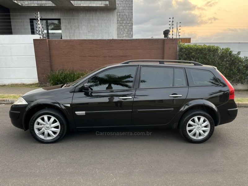 MÉGANE 1.6 DYNAMIQUE GRAND TOUR 16V FLEX 4P MANUAL - 2011 - SãO LEOPOLDO