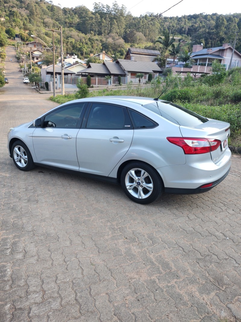 FOCUS 1.6 S 16V FLEX 4P MANUAL - 2015 - TRêS COROAS