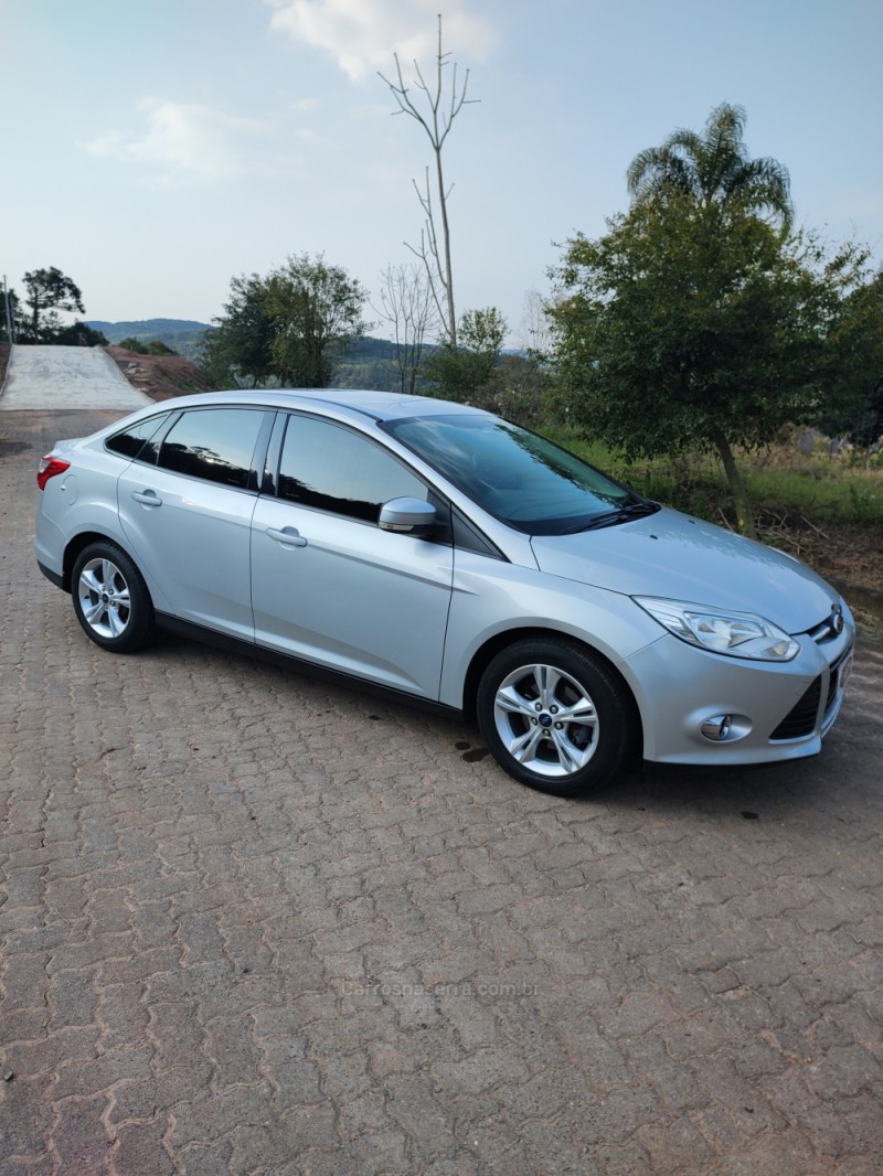 FOCUS 1.6 S 16V FLEX 4P MANUAL - 2015 - TRêS COROAS