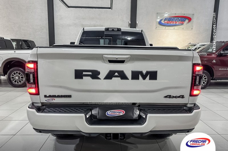 2500 LARAMIE 6.7 NIGHT ED TURBO CD 4X4 DIESEL 4P AUTOMÁTICO - 2022 - SARANDI