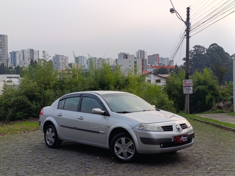 MÉGANE 1.6 DYNAMIQUE 16V FLEX 4P MANUAL - 2008 - CAXIAS DO SUL