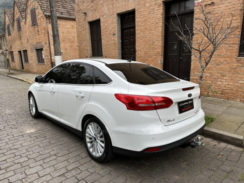 FOCUS 2.0 TITANIUM FASTBACK 16V FLEX 4P AUTOMÁTICO - 2016 - CAXIAS DO SUL