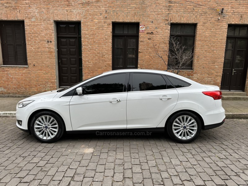 FOCUS 2.0 TITANIUM FASTBACK 16V FLEX 4P AUTOMÁTICO - 2016 - CAXIAS DO SUL