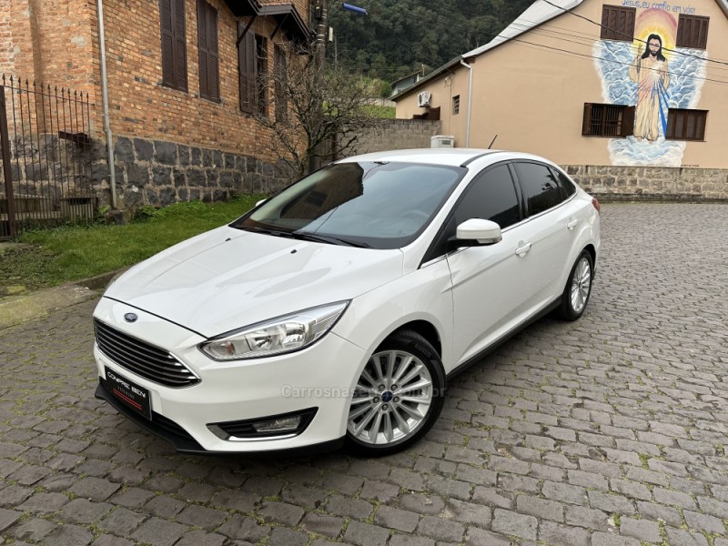 FOCUS 2.0 TITANIUM FASTBACK 16V FLEX 4P AUTOMÁTICO