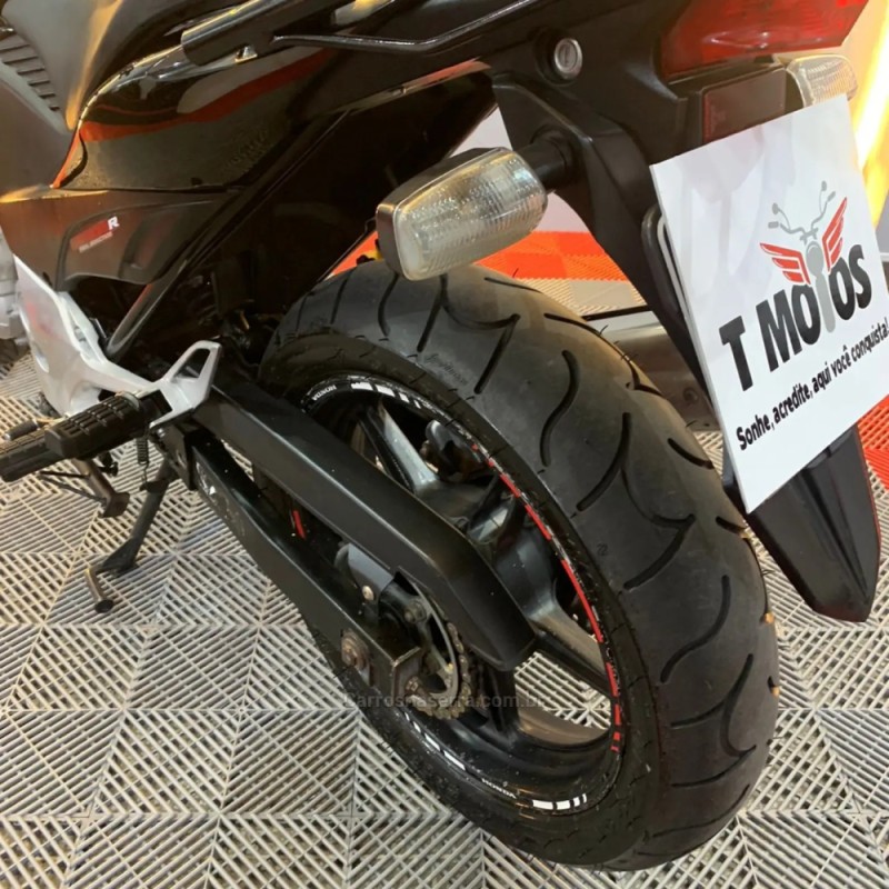 CB 300R  - 2013 - PORTãO