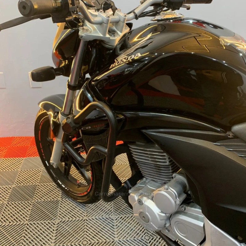 CB 300R  - 2013 - PORTãO