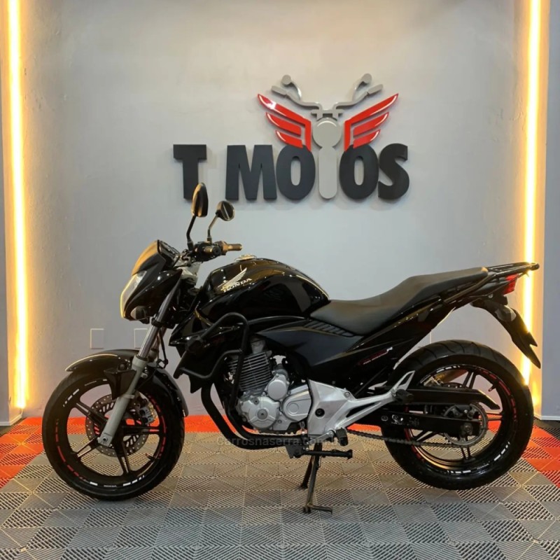 CB 300R  - 2013 - PORTãO