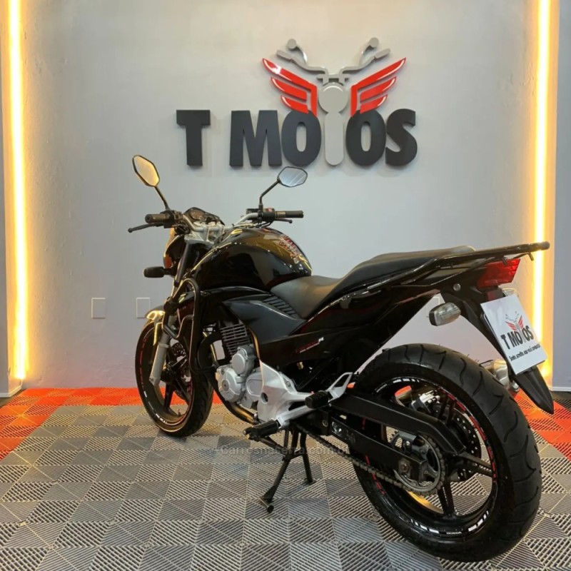 CB 300R  - 2013 - PORTãO