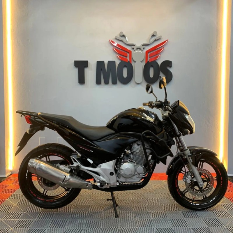 CB 300R  - 2013 - PORTãO