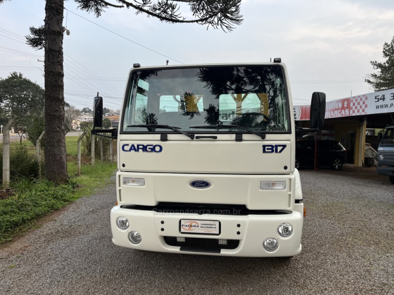 CARGO 1317 E T 2 EIXOS - 2004 - GUAPORé