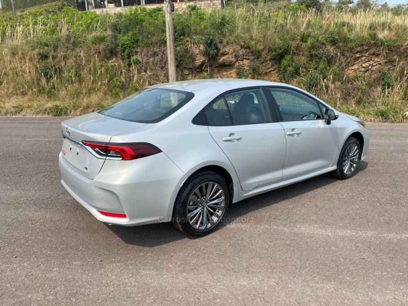 COROLLA 2.0 XEI 16V FLEX 4P AUTOMÁTICO - 2024 - FLORES DA CUNHA