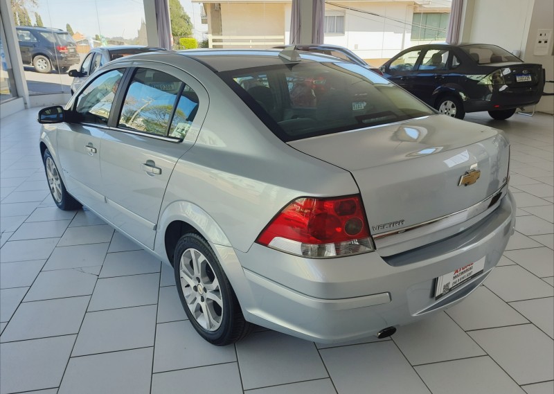 VECTRA 2.0 MPFI ELEGANCE 8V 140CV FLEX 4P AUTOMÁTICO - 2011 - GARIBALDI