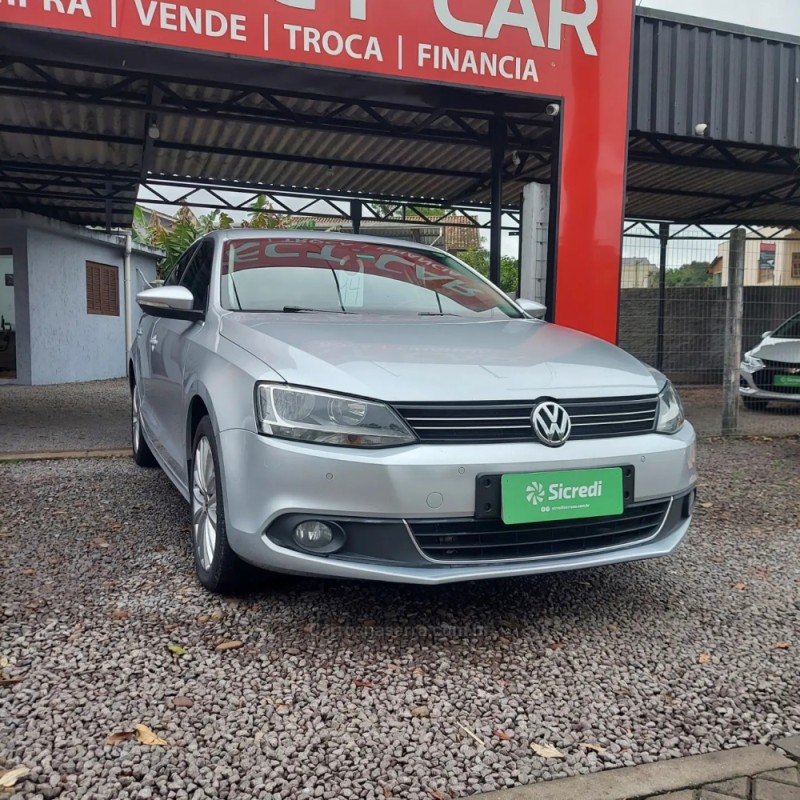 JETTA 2.0 TSI HIGHLINE 211CV GASOLINA 4P TIPTRONIC - 2014 - BOM PRINCíPIO