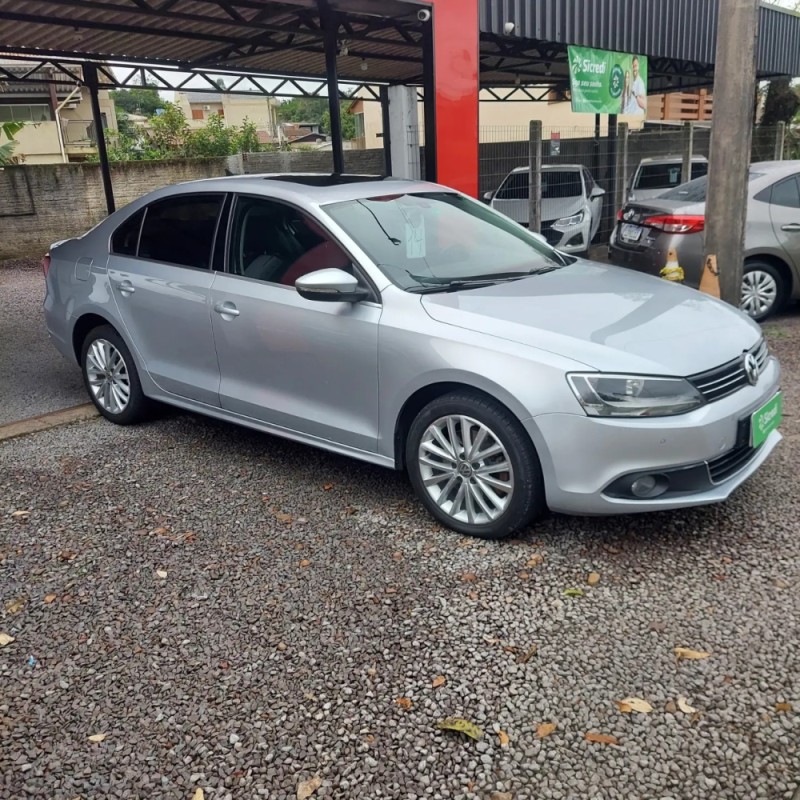 JETTA 2.0 TSI HIGHLINE 211CV GASOLINA 4P TIPTRONIC - 2014 - BOM PRINCíPIO