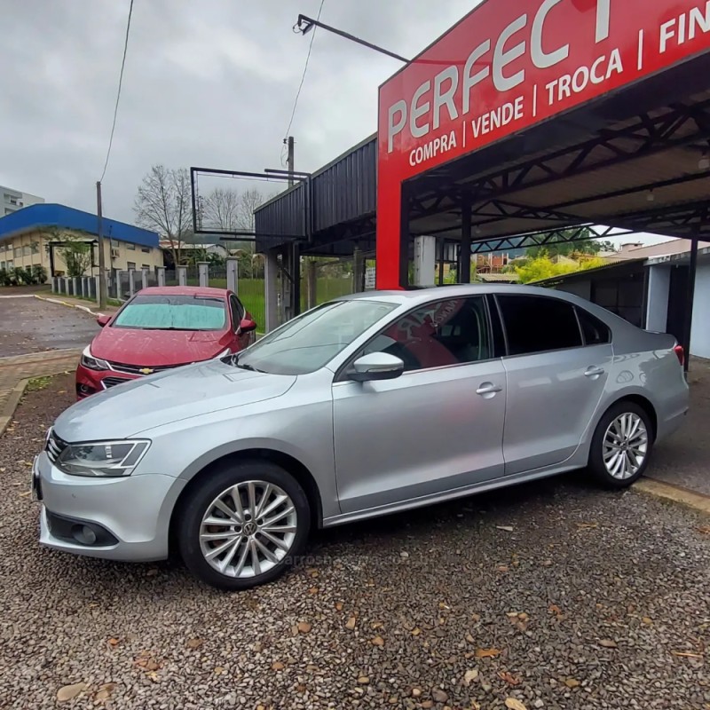 JETTA 2.0 TSI HIGHLINE 211CV GASOLINA 4P TIPTRONIC - 2014 - BOM PRINCíPIO