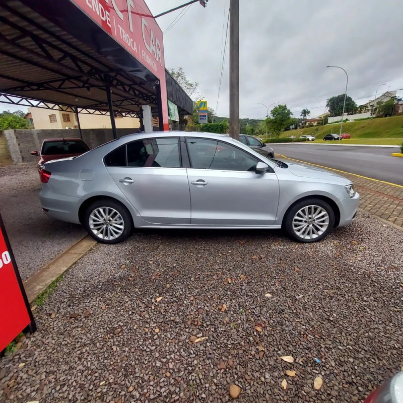 JETTA 2.0 TSI HIGHLINE 211CV GASOLINA 4P TIPTRONIC - 2014 - BOM PRINCíPIO