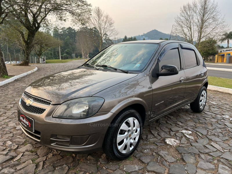 CELTA 1.0 MPFI ADVANTAGE 8V FLEX 4P MANUAL - 2014 - DOIS IRMãOS