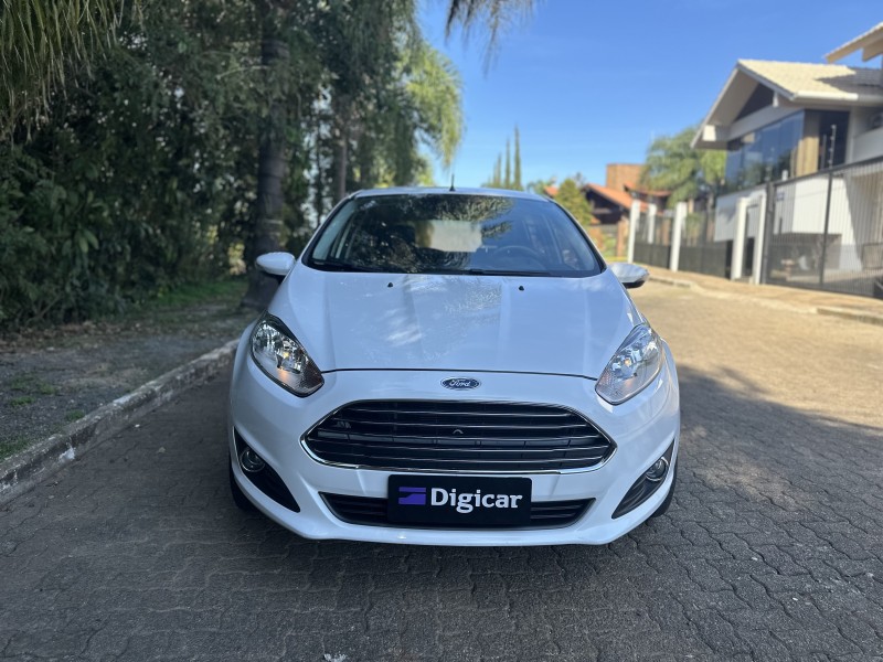 FIESTA 1.6 TITANIUM PLUS HATCH 16V FLEX 4P AUTOMÁTICO - 2016 - LAJEADO