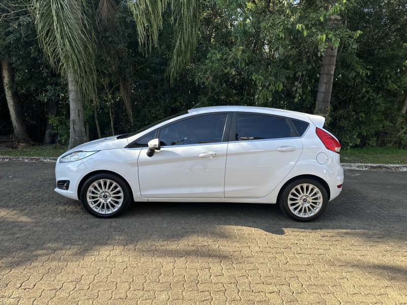 FIESTA 1.6 TITANIUM PLUS HATCH 16V FLEX 4P AUTOMÁTICO - 2016 - LAJEADO