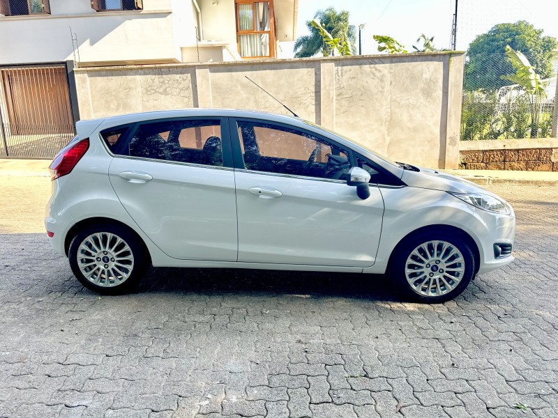 FIESTA 1.6 TITANIUM PLUS HATCH 16V FLEX 4P AUTOMÁTICO - 2016 - LAJEADO