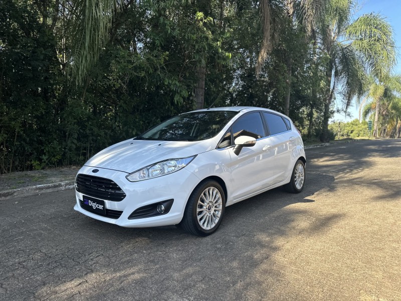 FIESTA 1.6 TITANIUM PLUS HATCH 16V FLEX 4P AUTOMÁTICO - 2016 - LAJEADO