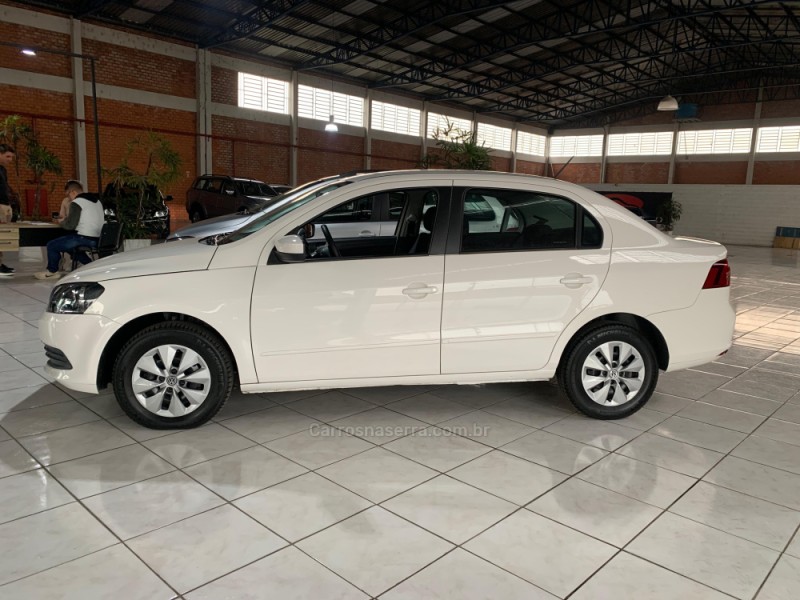 VOYAGE 1.0 MI TRENDLINE 8V FLEX 4P MANUAL - 2013 - SAPIRANGA