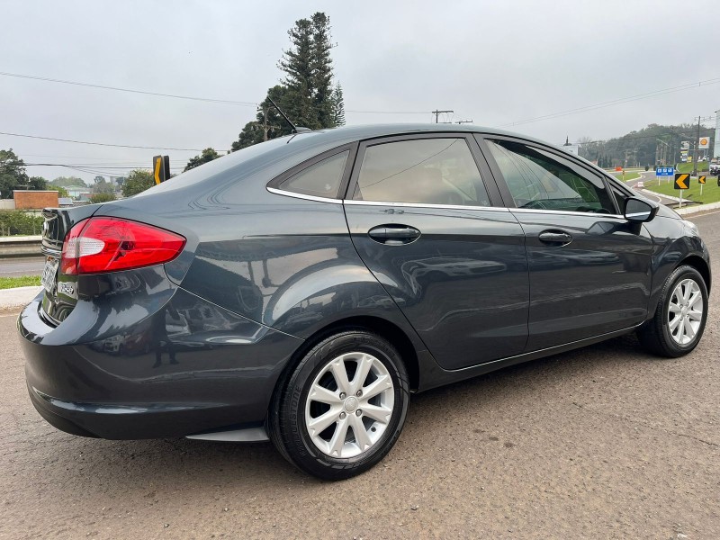 FIESTA 1.6 SE SEDAN 16V FLEX 4P MANUAL - 2011 - DOIS IRMãOS