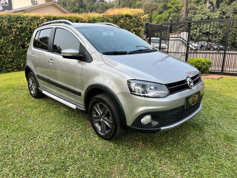 CROSSFOX 1.6 MI FLEX 8V 4P MANUAL - 2013 - BOM PRINCíPIO