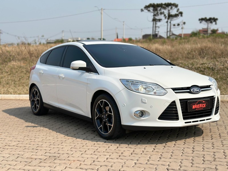 FOCUS 2.0 TITANIUM PLUS HATCH 16V FLEX 4P AUTO - 2015 - LAGOA VERMELHA