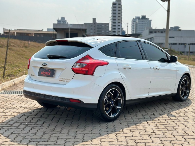 FOCUS 2.0 TITANIUM PLUS HATCH 16V FLEX 4P AUTO - 2015 - LAGOA VERMELHA