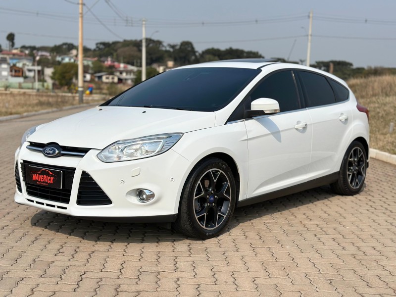 FOCUS 2.0 TITANIUM PLUS HATCH 16V FLEX 4P AUTO - 2015 - LAGOA VERMELHA