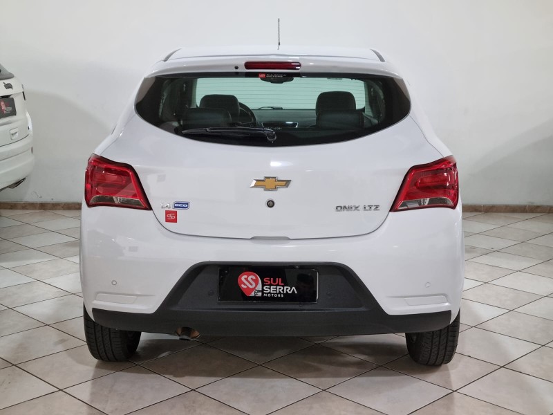 ONIX 1.4 MPFI LTZ 8V FLEX 4P MANUAL - 2017 - CAXIAS DO SUL