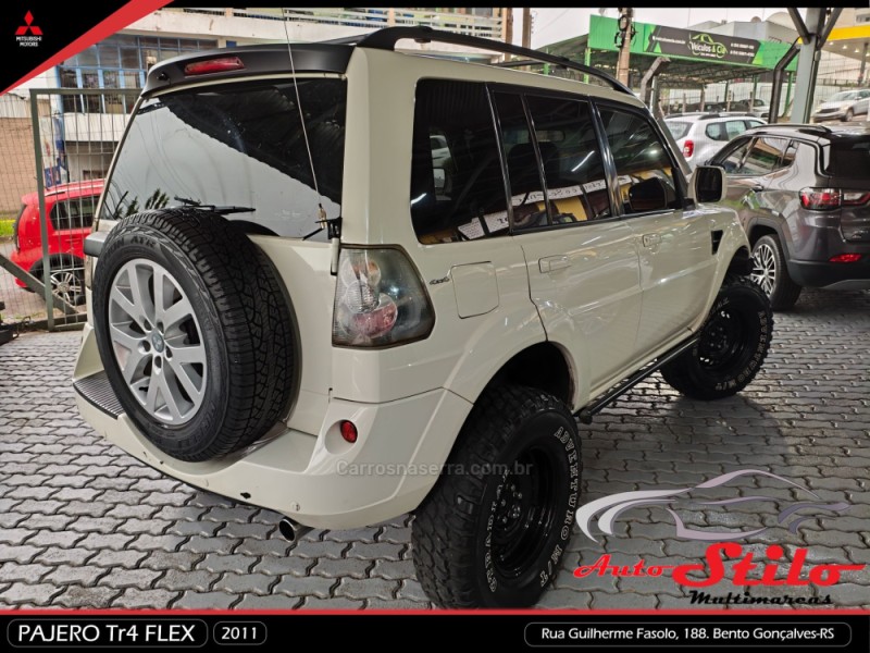 PAJERO TR4 2.0 4X4 16V 140CV FLEX 4P MANUAL - 2011 - BENTO GONçALVES