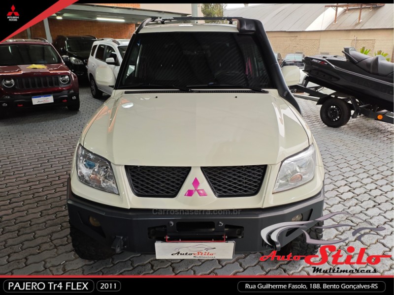 PAJERO TR4 2.0 4X4 16V 140CV FLEX 4P MANUAL - 2011 - BENTO GONçALVES