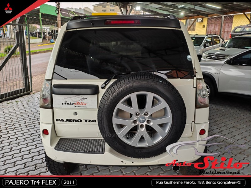 PAJERO TR4 2.0 4X4 16V 140CV FLEX 4P MANUAL - 2011 - BENTO GONçALVES