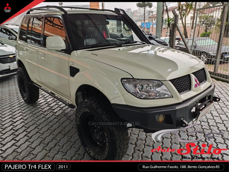 PAJERO TR4 2.0 4X4 16V 140CV FLEX 4P MANUAL - 2011 - BENTO GONçALVES