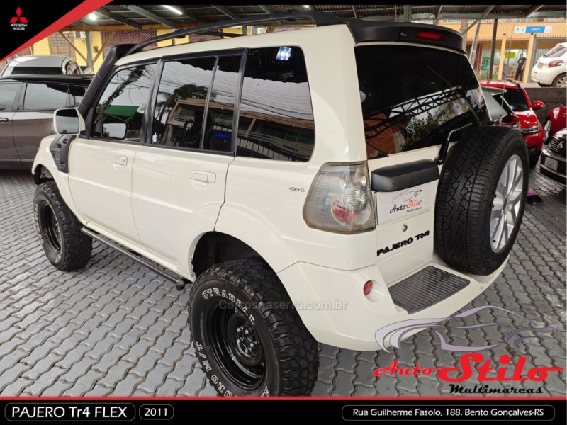 PAJERO TR4 2.0 4X4 16V 140CV FLEX 4P MANUAL - 2011 - BENTO GONçALVES