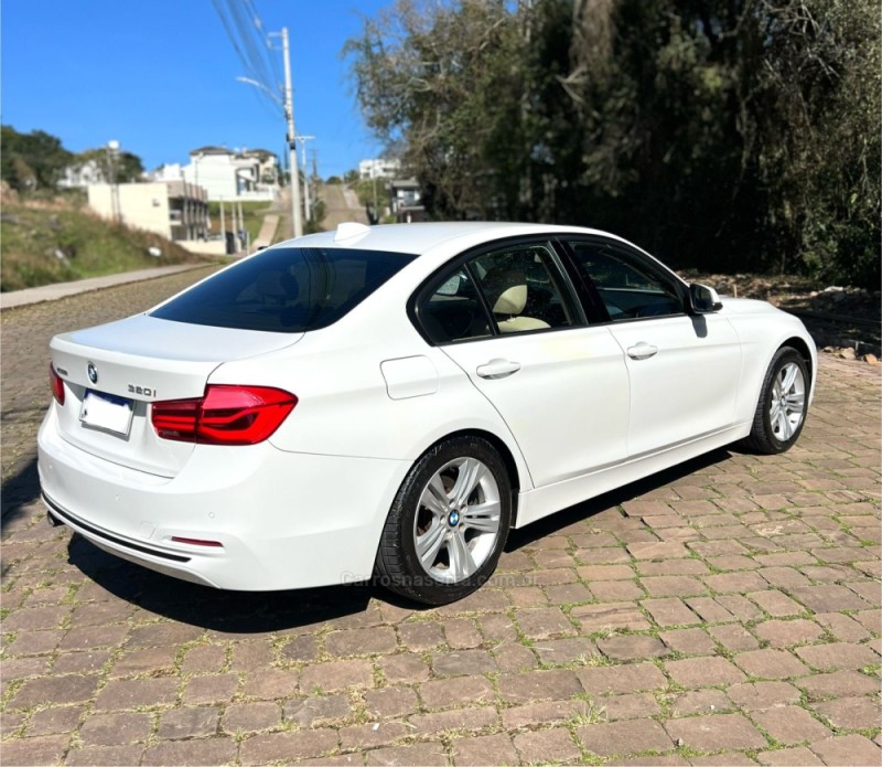 320I 2.0 SPORT 16V TURBO ACTIVE FLEX 4P AUTOMÁTICO - 2017 - NOVA PRATA