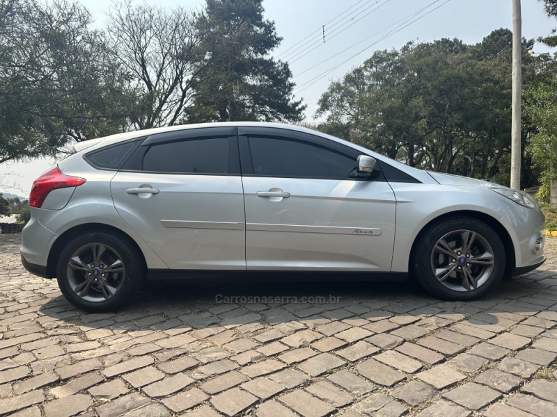 FOCUS 1.6 SE 16V FLEX 4P AUTOMÁTICO - 2015 - NOVA PRATA