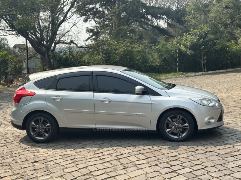 FOCUS 1.6 SE 16V FLEX 4P AUTOMÁTICO - 2015 - NOVA PRATA